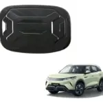 Protector de puerto de carga negro para BYD Yuan UP, diseño rígido con relieve geométrico para evitar rayones y proteger el acabado del vehículo eléctrico.