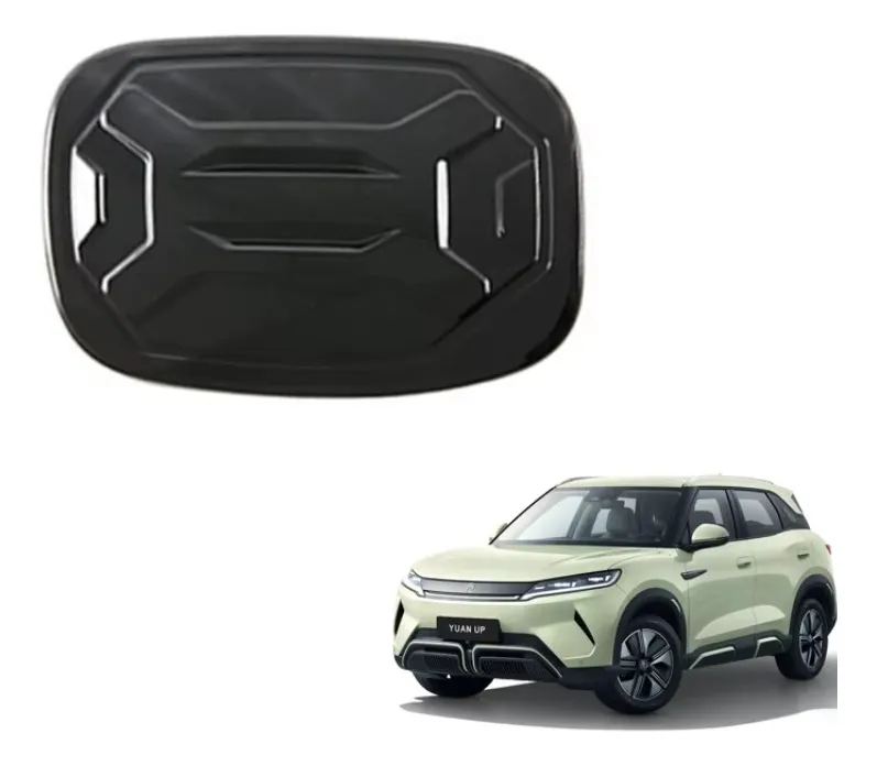 Protector de puerto de carga negro para BYD Yuan UP, diseño rígido con relieve geométrico para evitar rayones y proteger el acabado del vehículo eléctrico.