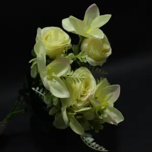 Set x4 Manojo de 5 rosas artificiales beige con follaje para decoración - Embellece tu hogar con un arreglo floral elegante y duradero