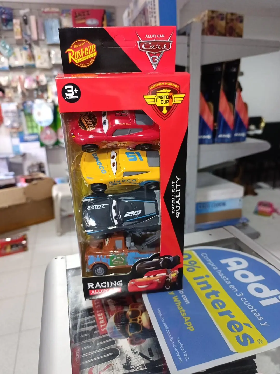 Set de 4 carros de carreras metálicos deportivos y resistentes - Estimulan la coordinación motriz y la imaginación infantil