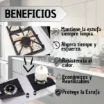 Protectores de estufa negros reutilizables bajo quemadores de gas, comparando una superficie con grasa frente a una limpia y protegida.