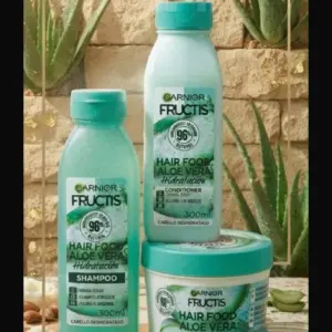Set Garnier Fructis Hair Food Aloe Vera para cabello deshidratado; incluye shampoo de 300 ml, acondicionador de 300 ml y mascarilla capilar en pote.