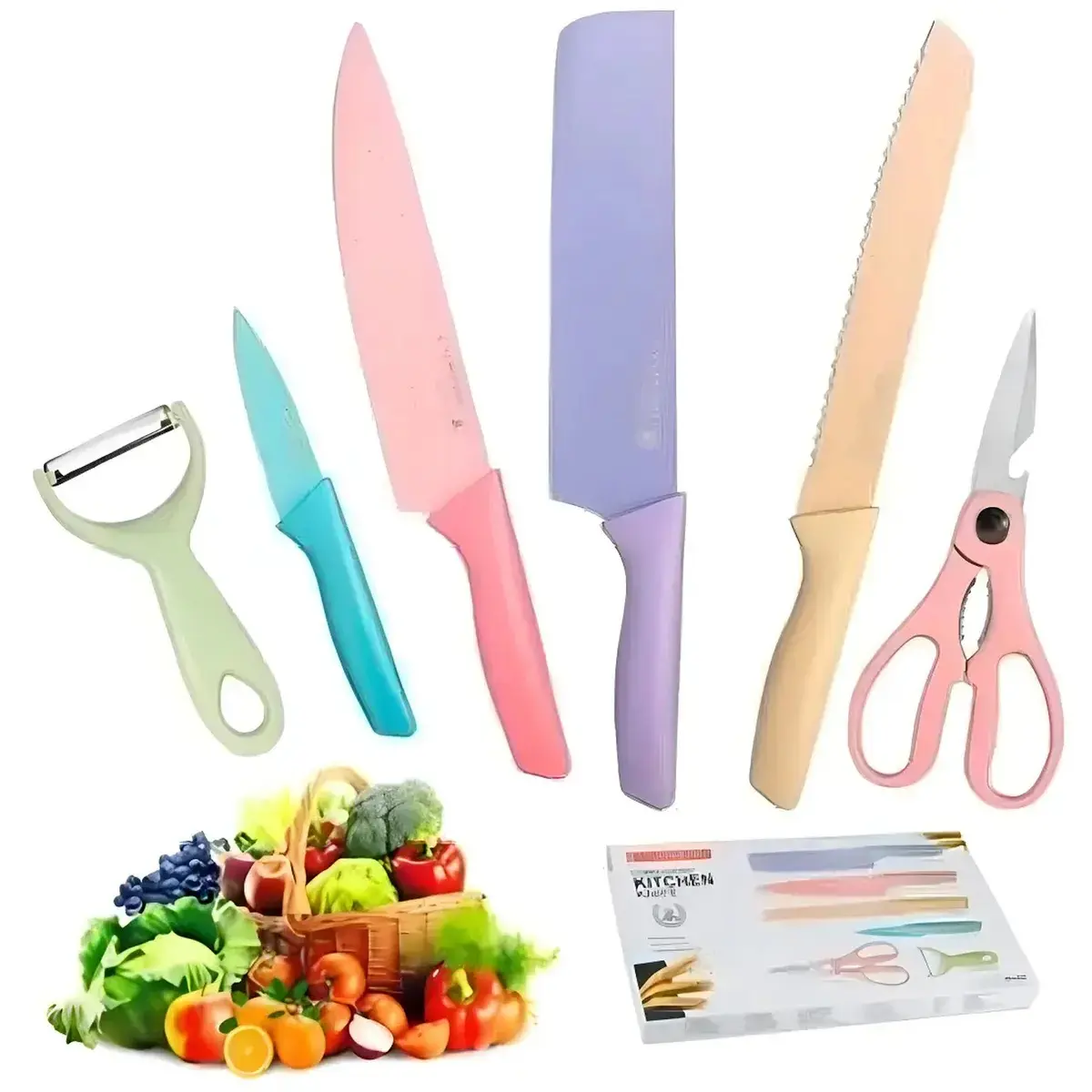 Set de 6 cuchillos de cocina pasteles, pelador verde, tijeras, caja de empaque y canasta con frutas y verduras frescas al fondo.