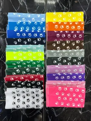 Set x2 Pañoleta para perros con estampados de huellas - Viste a tu mascota con estilo y comodidad