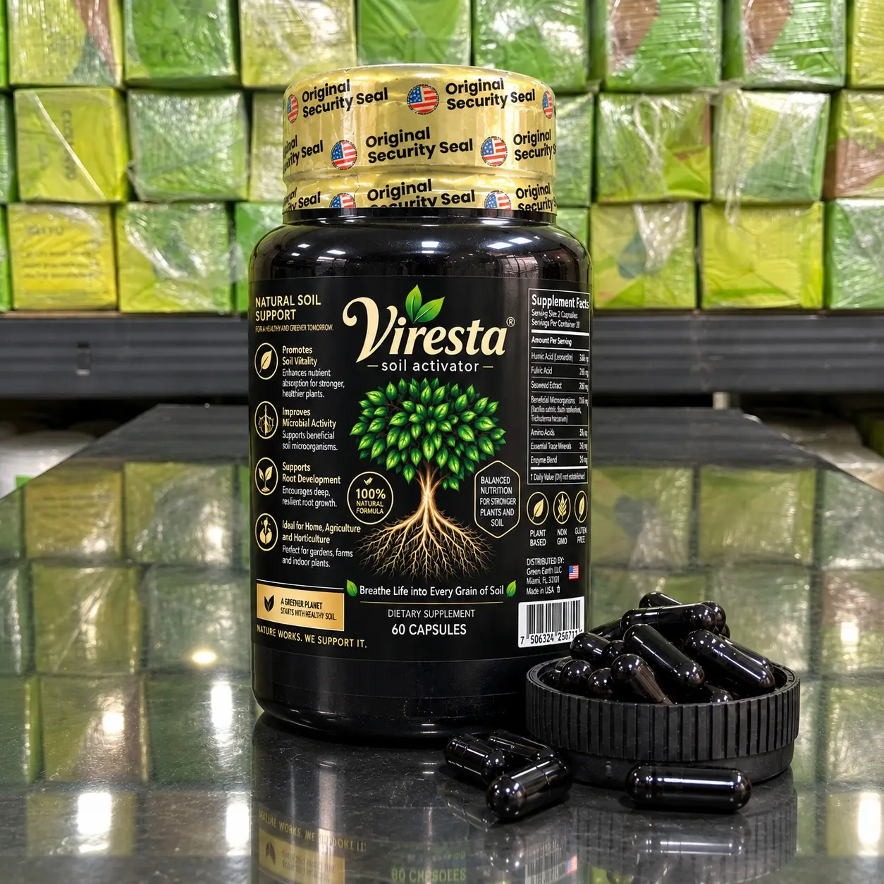 Frasco negro de Viresta soil activator con cápsulas oscuras sobre superficie reflectante y fondo de bloques verdes empacados.