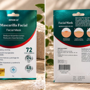 Empaque de parches hidrocoloides Serum SF verde y blanco. Muestra frente y dorso sobre fondo de piedra con luz natural y sombras de hojas.