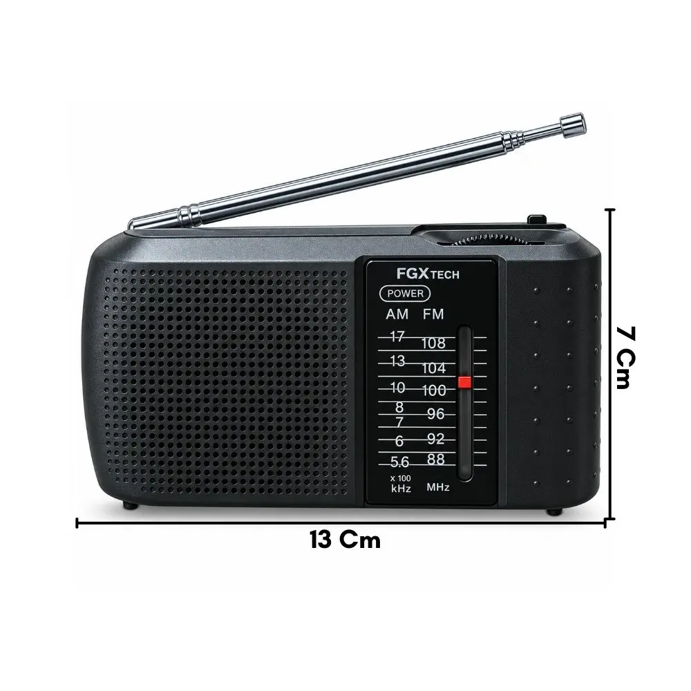 Radio portátil de bolsillo color negro, marca FGX Tech, con antena telescópica metálica, dial analógico AM/FM y dimensiones de 13 por 7 centímetros.