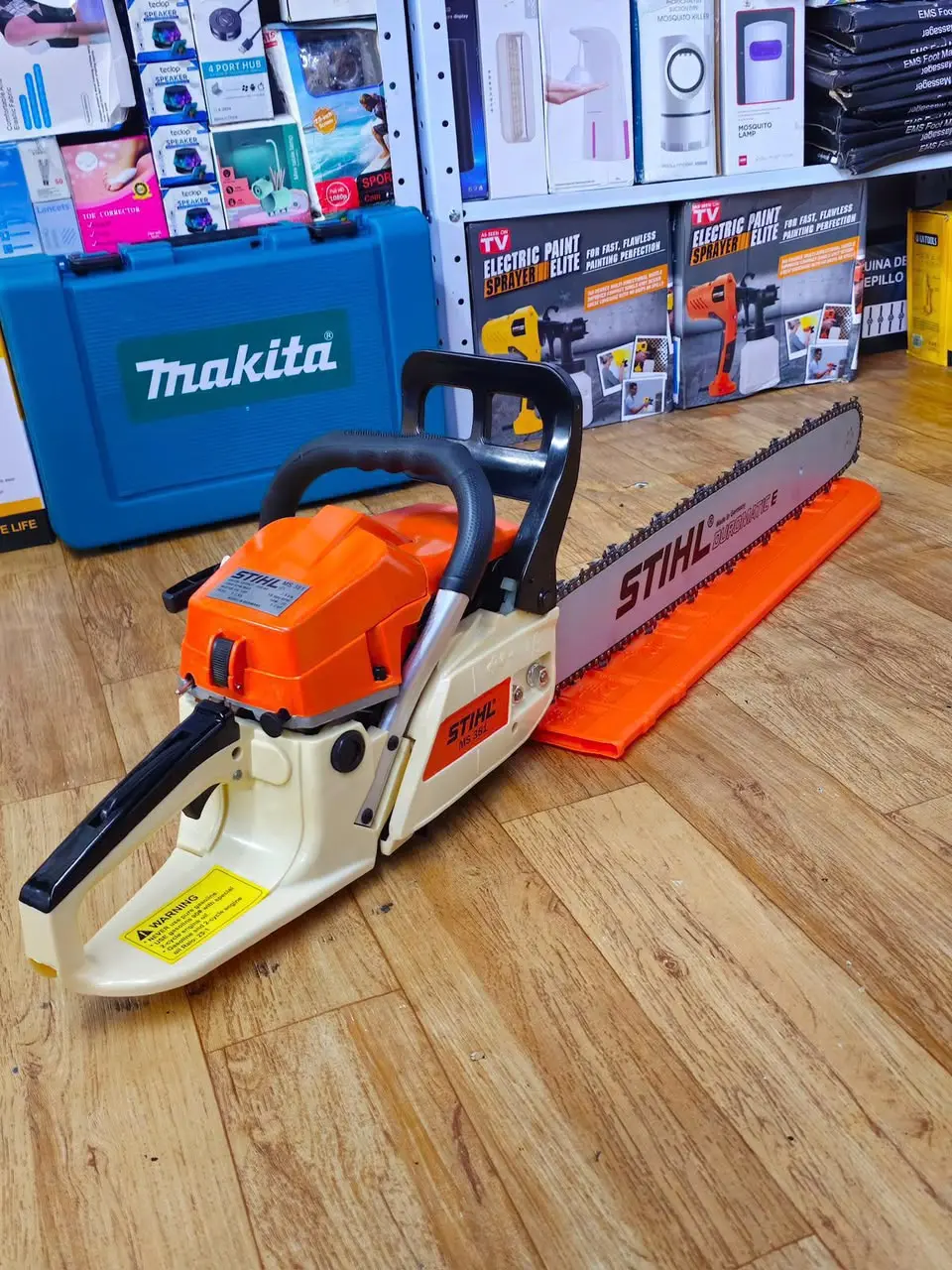 Motosierra a gasolina Stihl con espada de 70 cm - Corta troncos gruesos y realiza podas exigentes