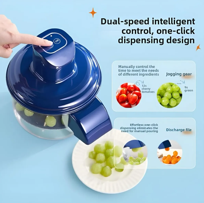 Procesador de alimentos eléctrico azul con botón de un toque, dispensando uvas verdes desde su boquilla hacia un plato blanco.