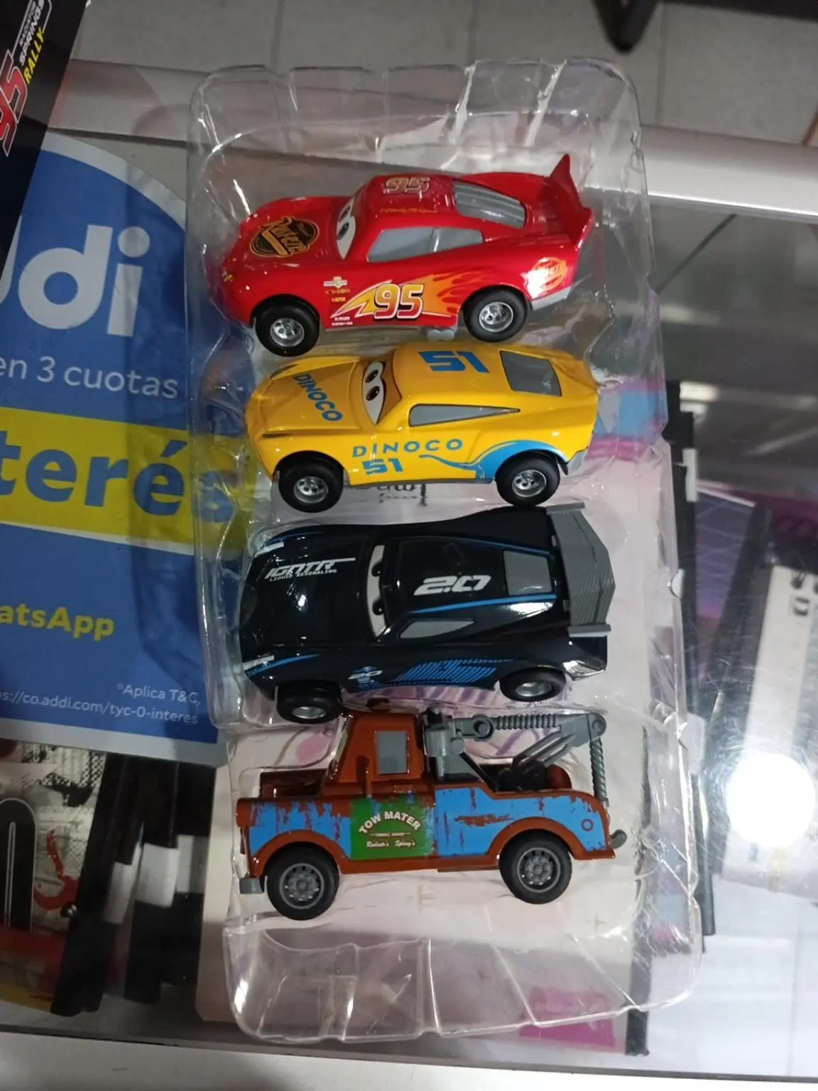 Set de 4 carros de carreras metálicos deportivos y resistentes - Estimulan la coordinación motriz y la imaginación infantil - Imagen 3