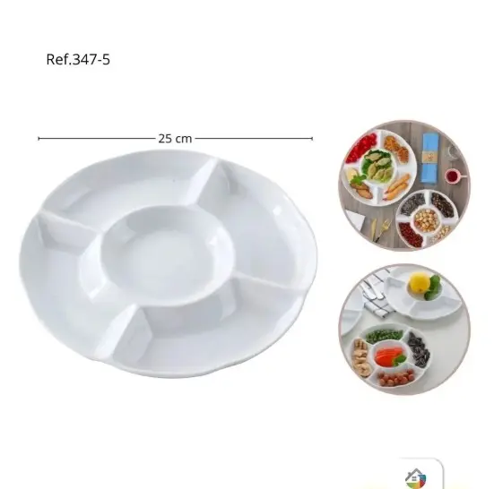 Bandeja redonda de cerámica blanca con 25 cm de diámetro, diseño dividido en cinco secciones exteriores y un compartimento central para servir pasabocas.