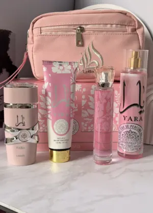 Cosmetiquera Yara con fragancias y accesorios de viaje - Organiza tu rutina diaria de belleza de forma práctica