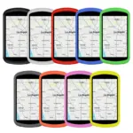 Nueve fundas protectoras de silicona para GPS de ciclismo en colores variados, exhibidas con un mapa de Los Ángeles en pantalla para mostrar su ajuste.