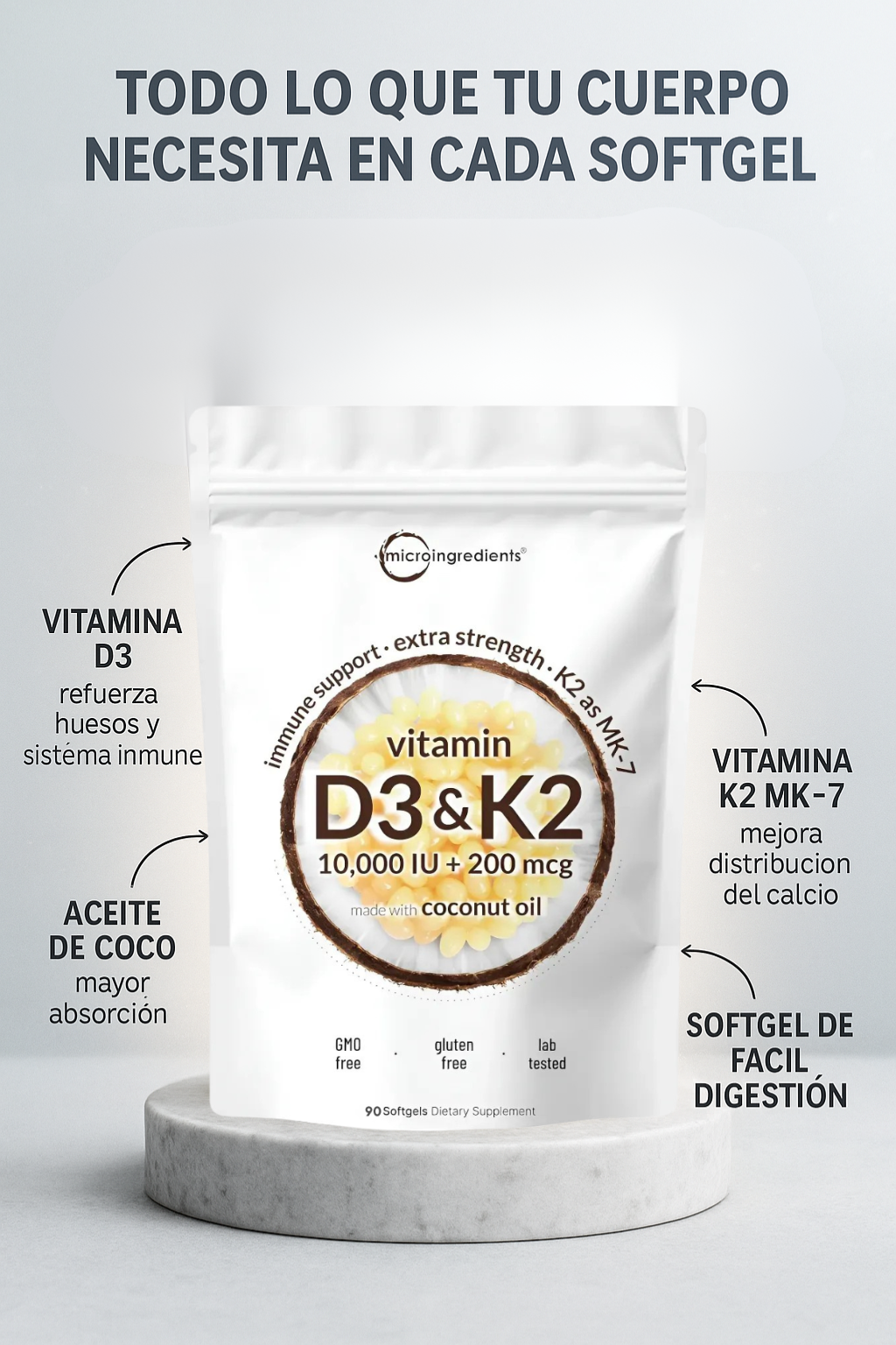 Bolsa blanca vertical de Vitamina D3 y K2 en cápsulas blandas con aceite de coco, apoyada sobre base circular de mármol gris.