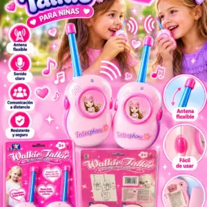 Dos walkie talkies infantiles color rosa brillante con antena flexible azul, dos niñas jugando de fondo y su respectivo empaque comercial.