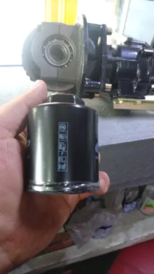 Filtro de aceite para motocarro AKT 3W180 y 3W200 - protege el motor contra el desgaste y las impurezas diarias