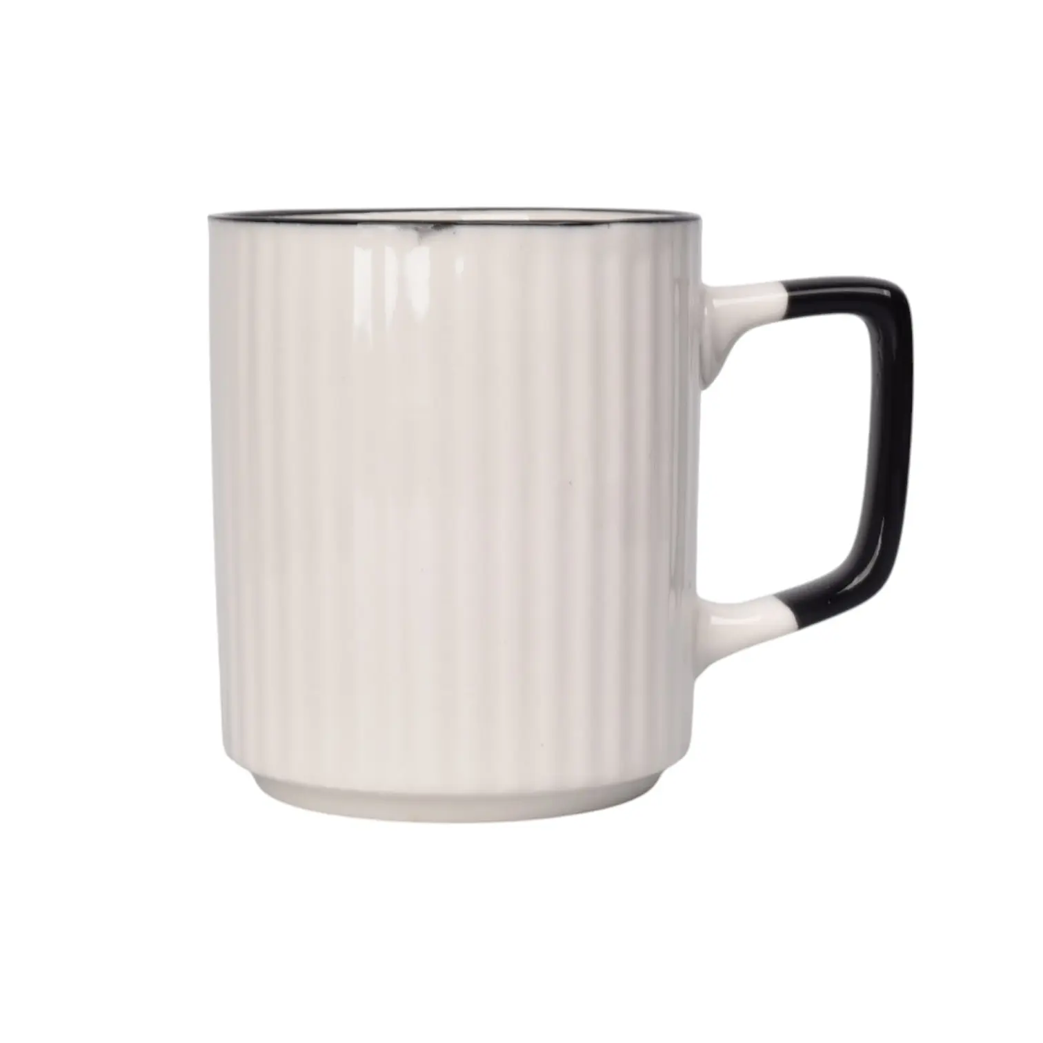 Mug de cerámica blanca acanalada de 300 ml con diseño cilíndrico, borde superior negro y asa lateral bicolor en blanco y negro sobre fondo blanco.