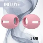 Par de fundas protectoras de silicona color rosado para AirPods, con diseño ergonómico y aberturas laterales, presentadas sobre fondo abstracto gris.