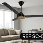 Ventilador de techo negro de tres aspas con centro metálico dorado, modelo SC-56B, en una sala moderna y luminosa.