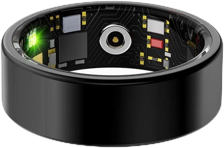 Anillo inteligente negro brillante con sensores internos visibles, luz LED verde y componentes de circuitos electrónicos expuestos.
