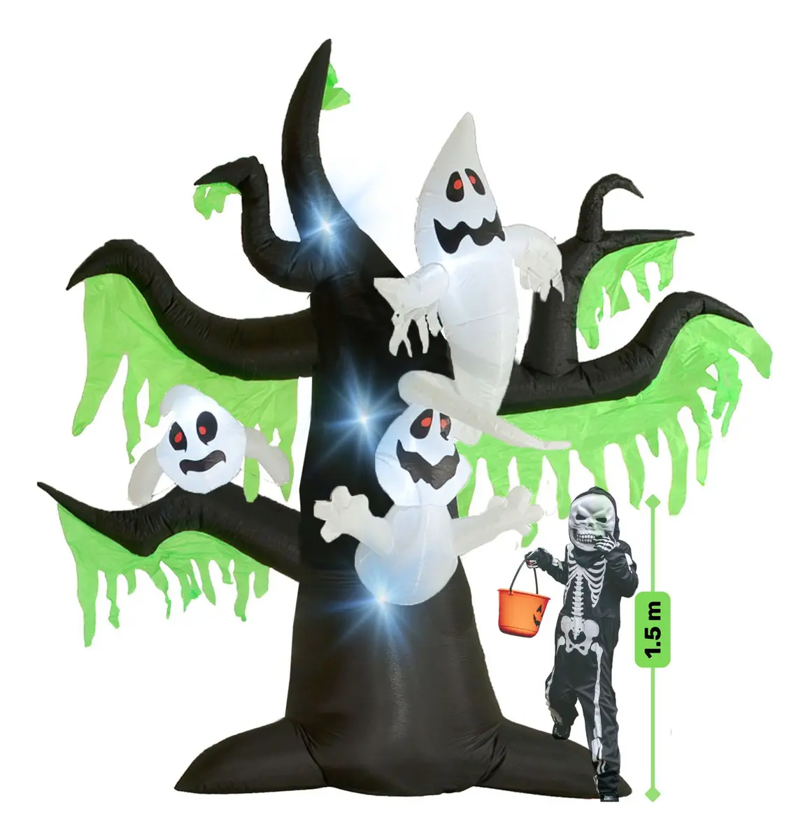 Árbol de Halloween inflable negro con hojas verdes, tres fantasmas blancos y luces LED. Incluye escala de 1.5 m con una persona disfrazada.