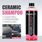 Botella de champú cerámico de 500 ml para lavado de autos, con líquido rojo, etiqueta negra, características de limpieza y de antes y después en la carrocería