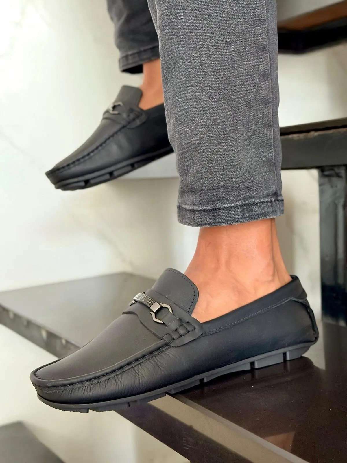 Mocasines de conducción en piel genuina con antifaz metálico - Disfrutas máxima comodidad y elegancia durante todo el día
