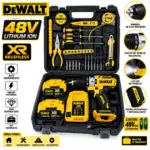 Kit de taladro inalámbrico amarillo y negro de 48V en estuche negro, incluye dos baterías, cargador, juego de brocas, destornilladores, cinta métrica y herramientas manuales.