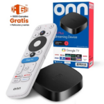Dispositivo de streaming Onn 4K Plus negro junto a su control remoto blanco y su caja original de presentación.