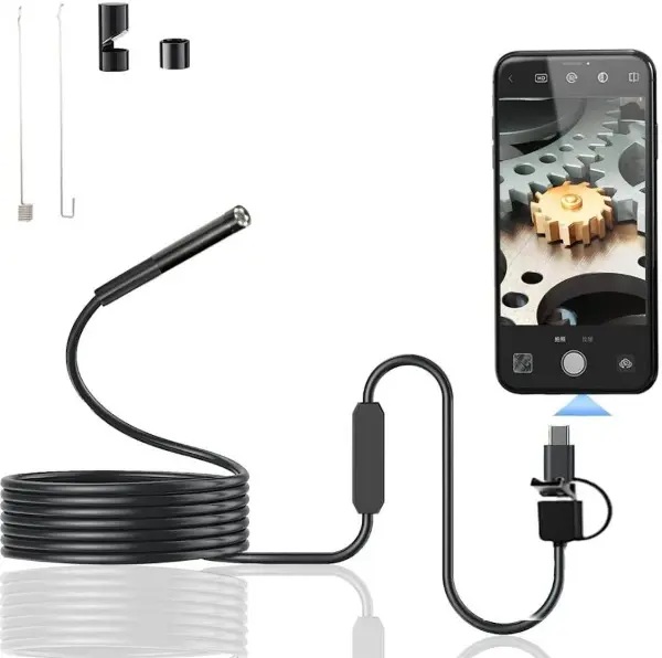 Cámara endoscópica USB con cable negro de 5 metros, lente con luz LED, accesorios de gancho, imán y espejo, conectada a un teléfono que muestra en pantalla un motor.
