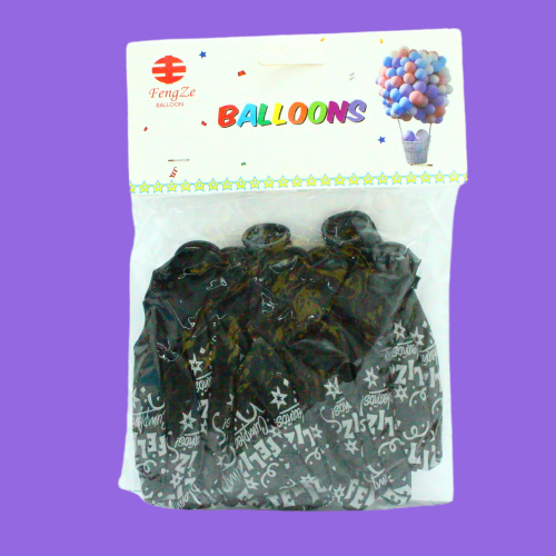 Paquete sellado de cinco globos negros impresos con frases festivas blancas y estrellas fluorescentes para luz ultravioleta.