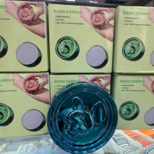 Depilador nano cristalino color verde esmeralda con diseño de ratón, incluye varias cajas de empaque y una unidad central de uso manual para depilación.