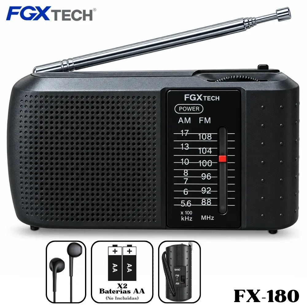 Radio portátil negra FGXTECH FX-180 con antena, dial AM/FM, audífonos y vista trasera. Muestra puertos y uso de dos baterías AA.