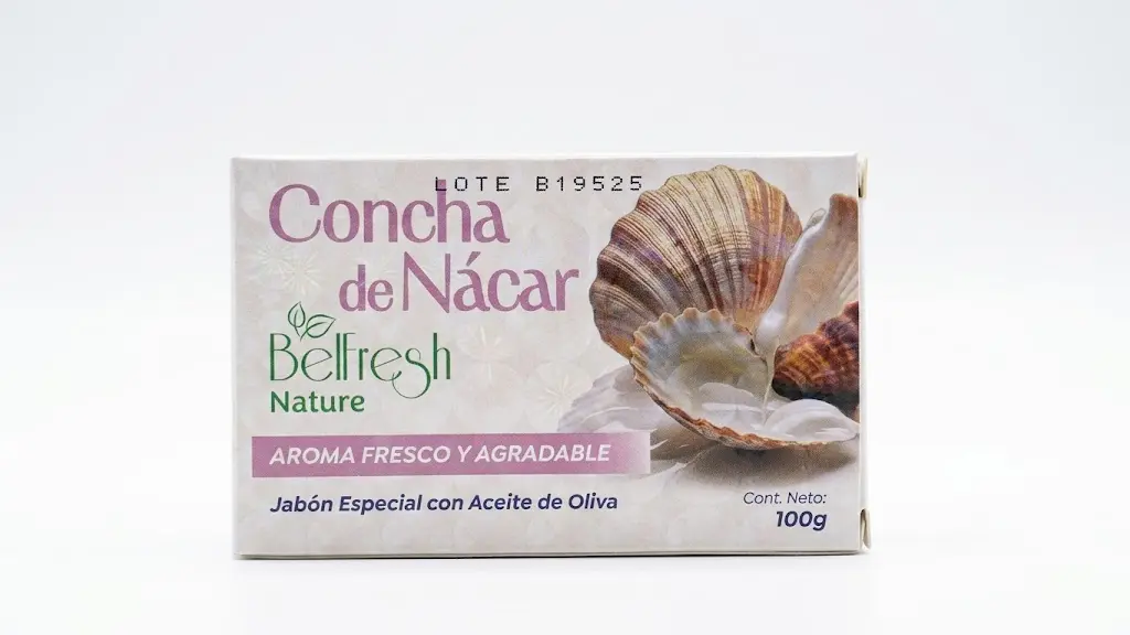 Jabón de Concha de Nácar Belfresh con aceite de oliva de 100g en caja rectangular con diseño de conchas marinas.